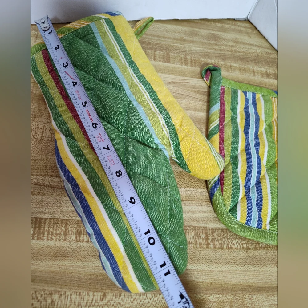 Sur La Table Oven Mitt And Potholder Festive New Without Tags Great Present
